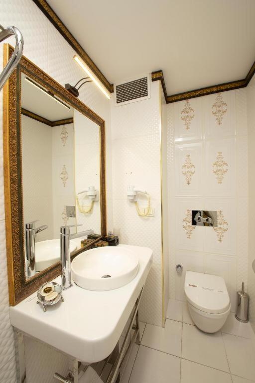 Phosphorion Hotel Istanboel Buitenkant foto Bathroom