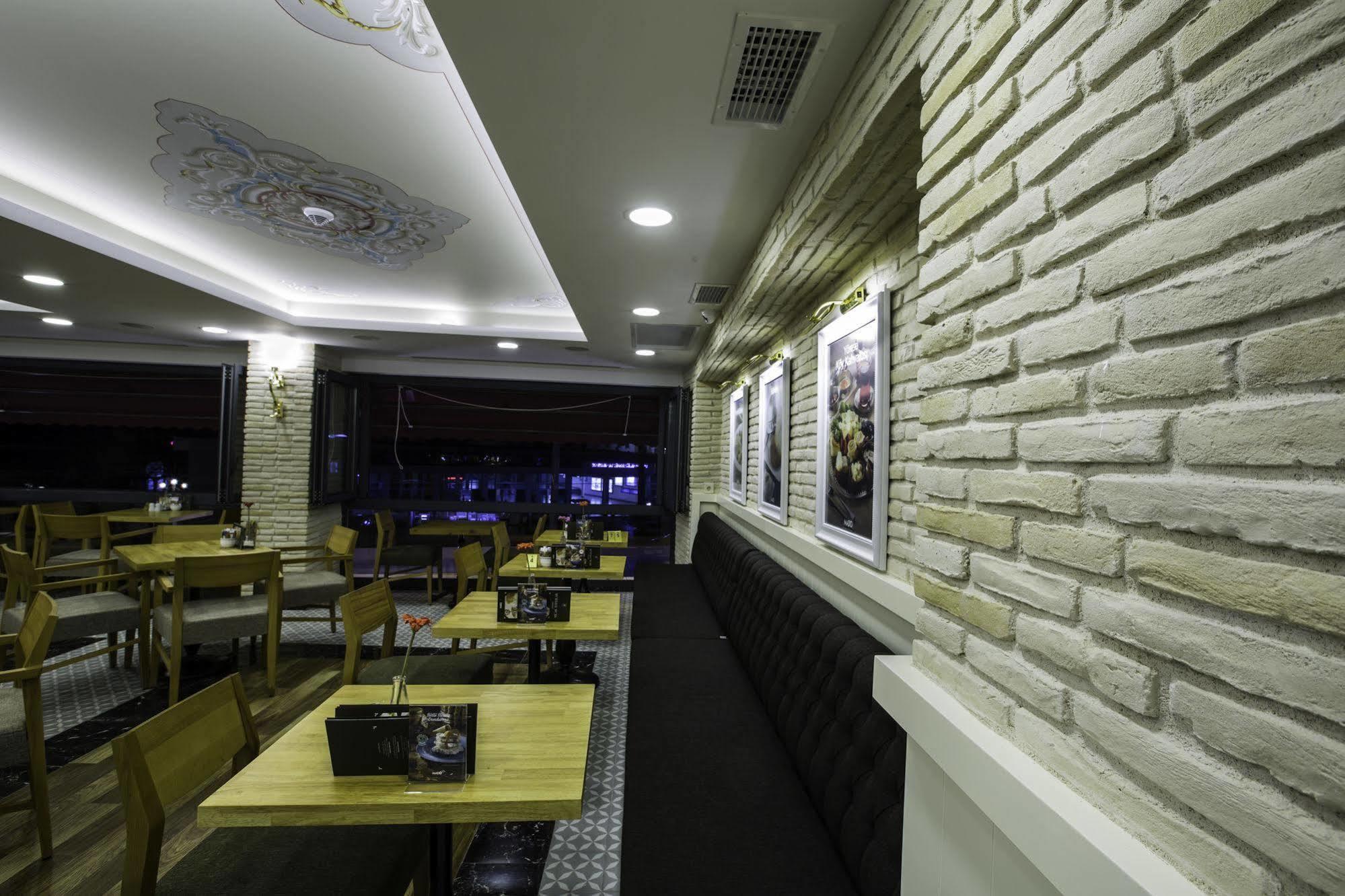 Phosphorion Hotel Istanboel Buitenkant foto Interior of a restaurant in Nicosia, Cyprus