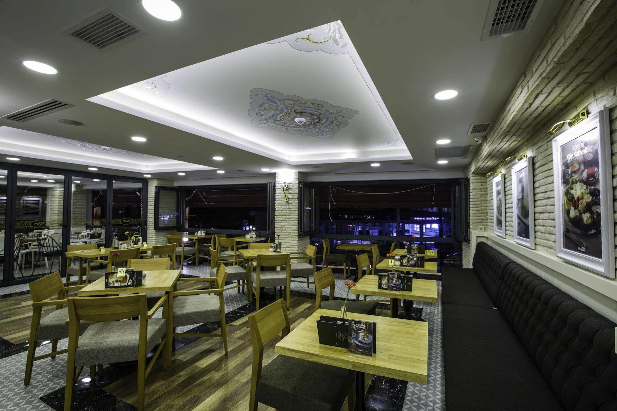 Phosphorion Hotel Istanboel Buitenkant foto Restaurant in Belgrade