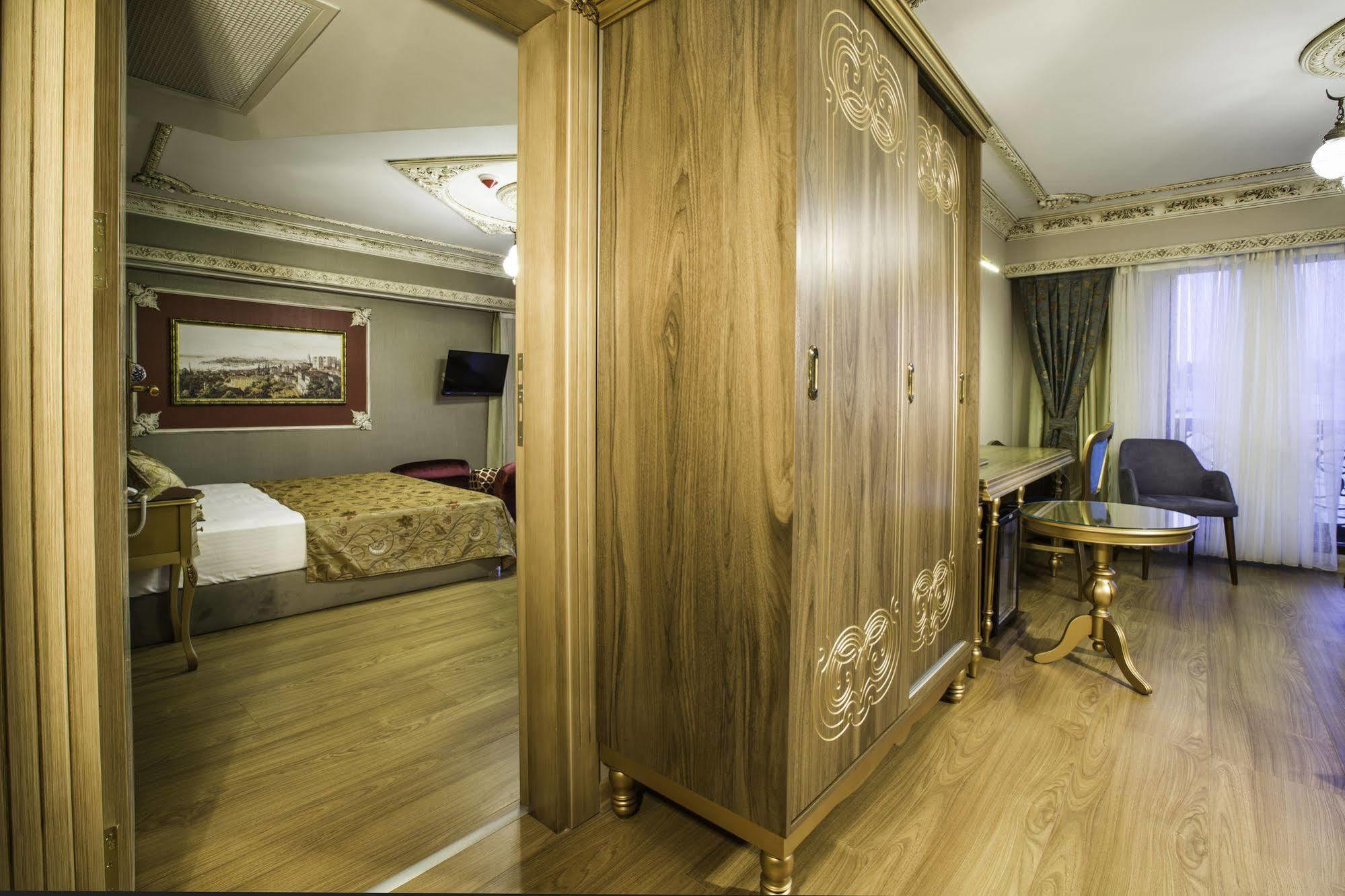 Phosphorion Hotel Istanboel Buitenkant foto A room at the hotel