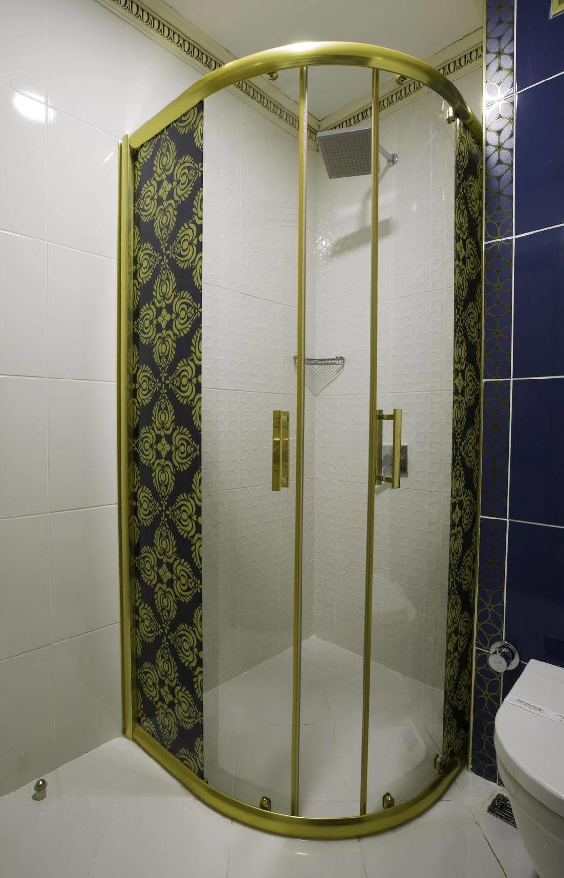 Phosphorion Hotel Istanboel Buitenkant foto Shower enclosure