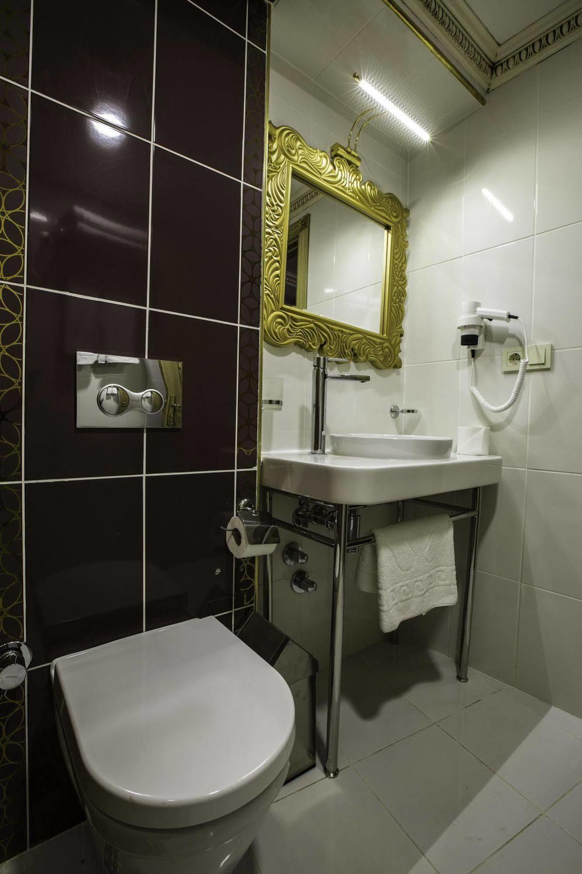 Phosphorion Hotel Istanboel Buitenkant foto Bathroom