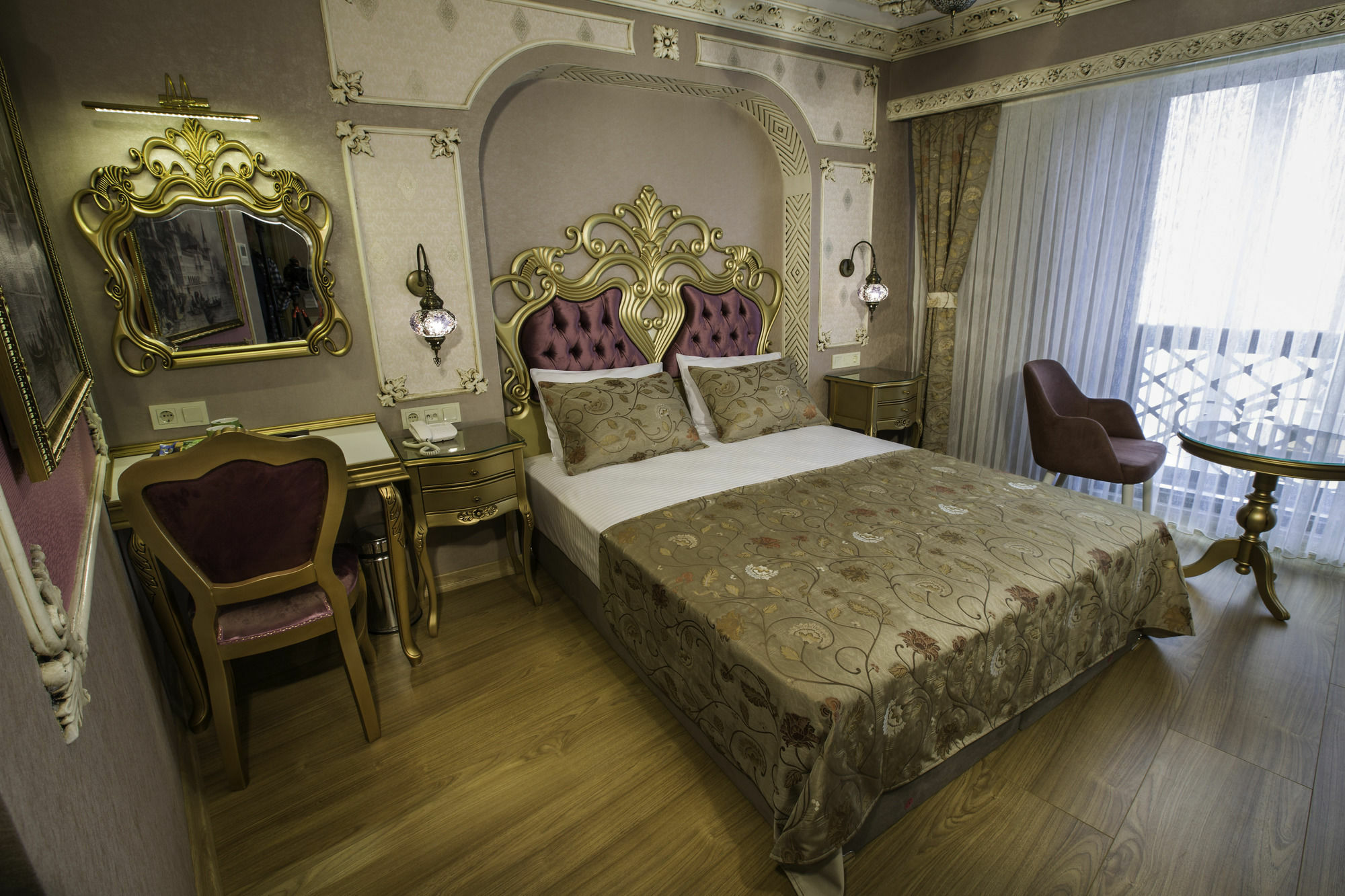 Phosphorion Hotel Istanboel Buitenkant foto A room at the hotel