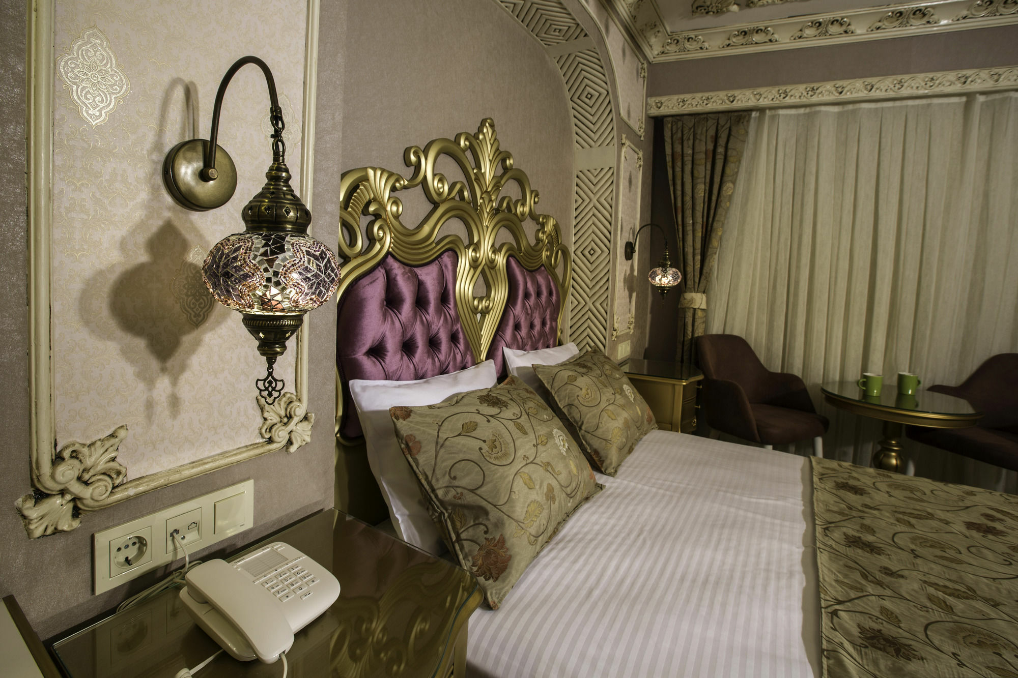 Phosphorion Hotel Istanboel Buitenkant foto A room at the hotel