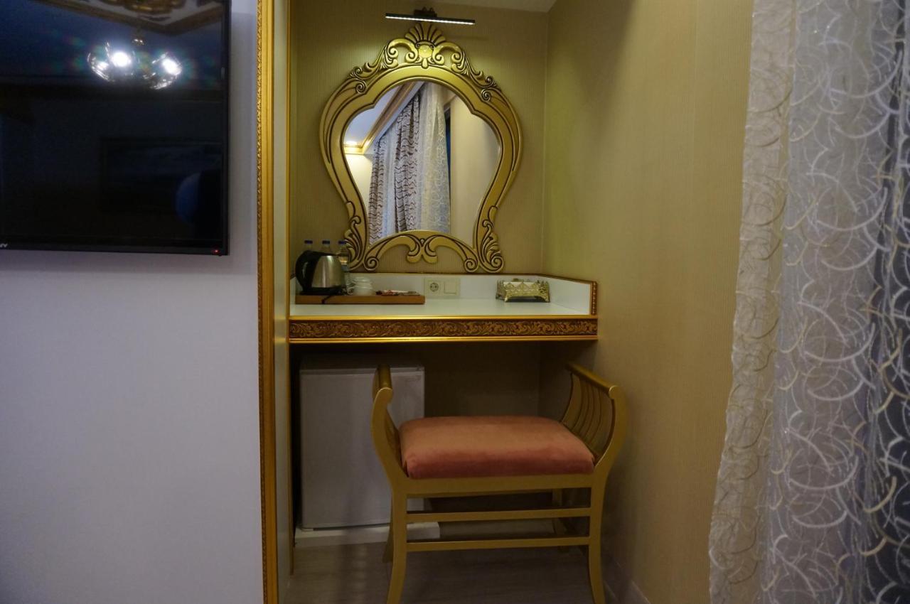 Phosphorion Hotel Istanboel Buitenkant foto A dressing table in a hotel room